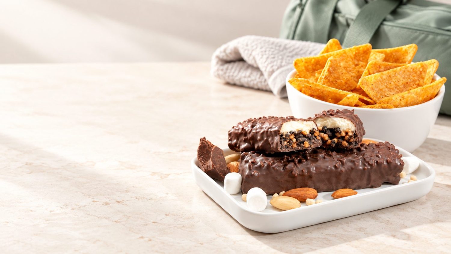 Barre protéinée au chocolat, croustilles et collations protéinées